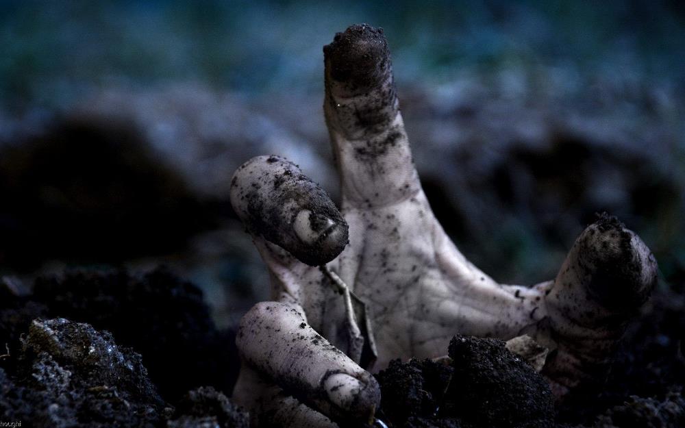 the darkest blog short scary story the graveyard hand